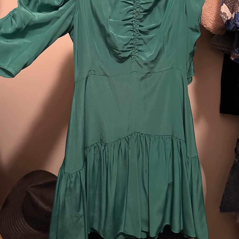 Gorgeous 100% silk knee length dress